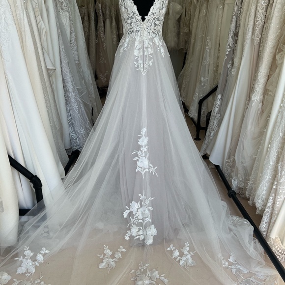 Stephanie by Rebecca Ingram - Picture 3 of 5